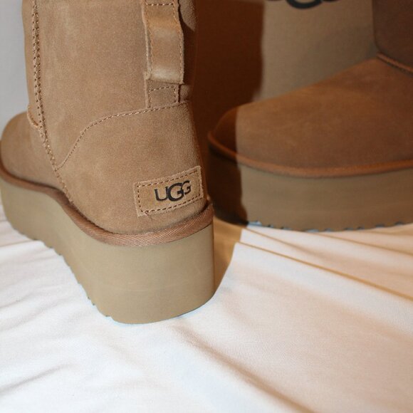 NIB UGG WOMEN'S MINI CHESTNUT PLATFORM SUEDE SHEARLING LINED ANKLE‎ BOOTS - Picture 7 of 8